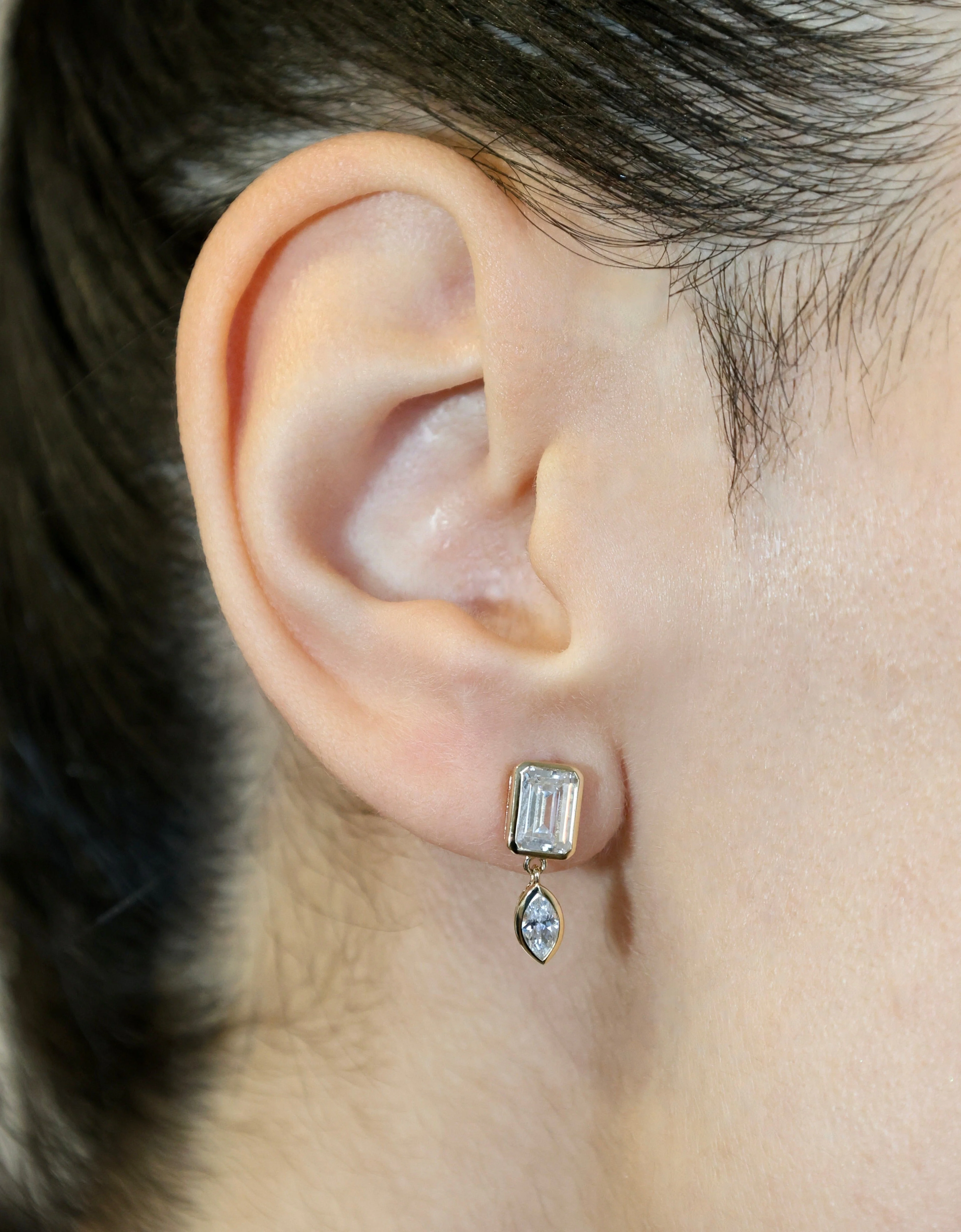 THE EMERALD-MARQUISE DROP EARRINGS - Image 4