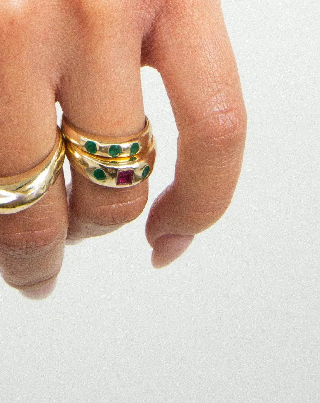 THE MULTI-STONE RING - Image 7