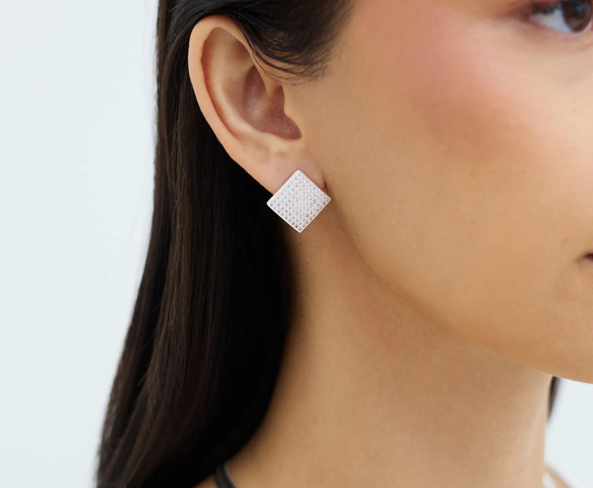 THE PAVÉ PRINCESS STUDS - Image 6