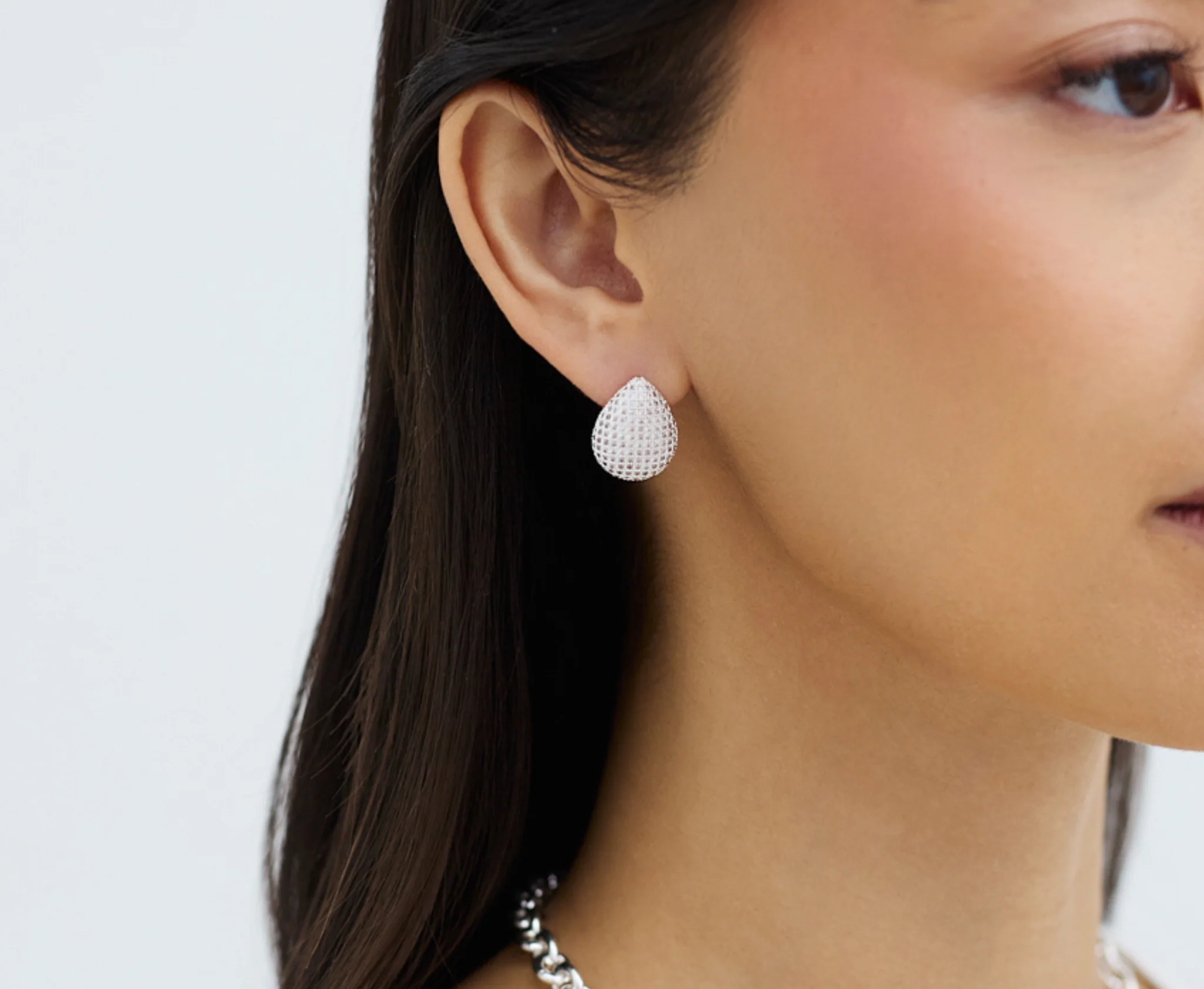 THE PAVÉ TEARDROP EARRINGS - Image 6